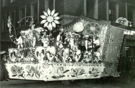 Gruppo maggiaiolo del Cantamaggio Ternano che canta per le vie del quartiere